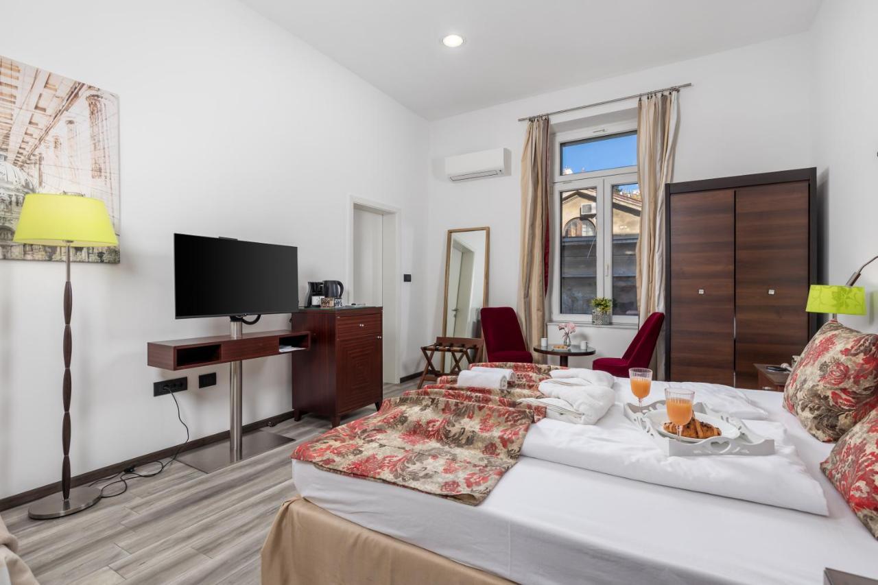 Continentale Apartment Rijeka Bagian luar foto