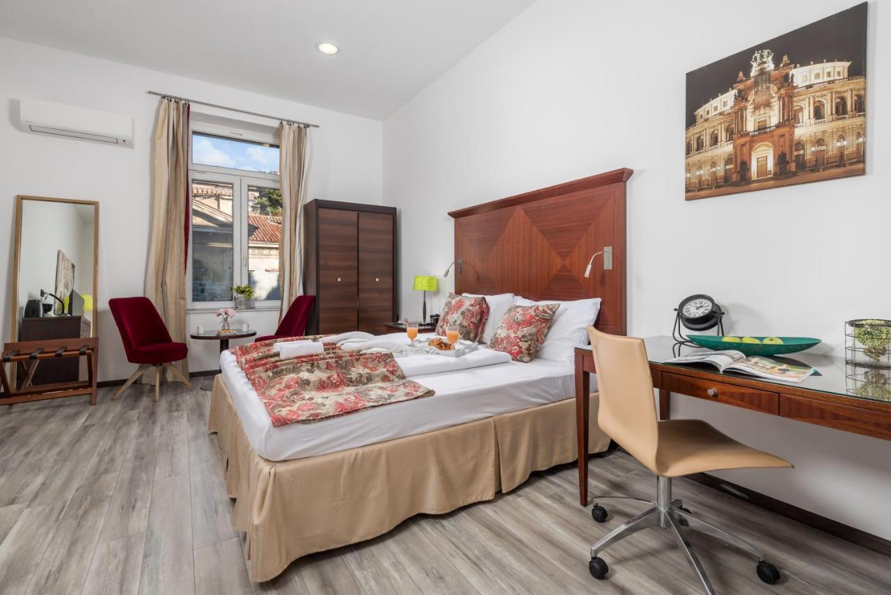 Continentale Apartment Rijeka Bagian luar foto